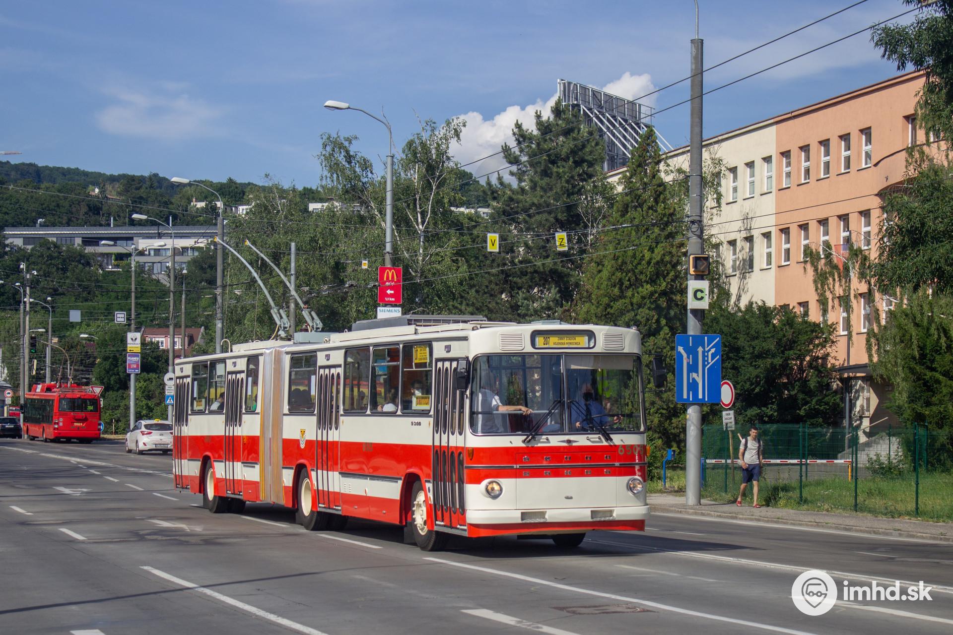Škoda Sanos #6505 na historickej linke 207 počas Bratislavských mestských dní