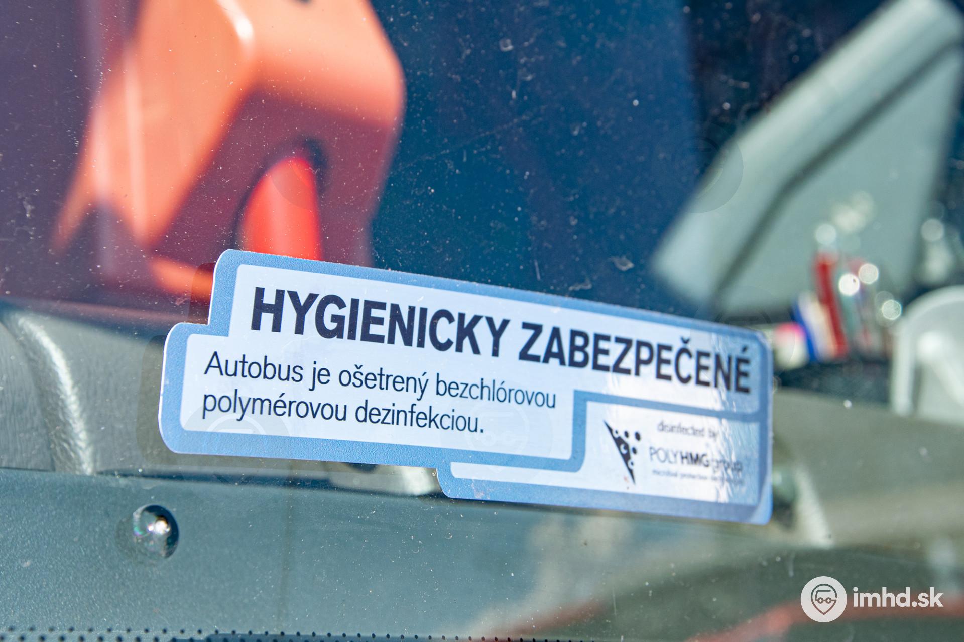 Autobusy Slovak Lines sú dôkladne ošetrené bezchlórovou polymérovou dezinfekciou, po ktorej obdržia štítok na čelné sklo