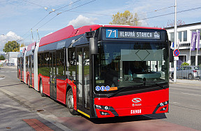 Trojčlánkový trolejbus Škoda-Solaris už jazdí na linke 71